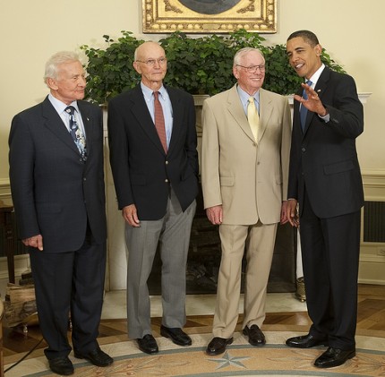 Astronautas del Apollo 11 y Obama